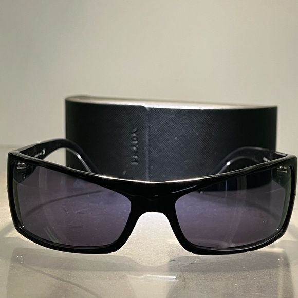 Prada sunglasses model# SPR 08G 63016 1AB-1A1 125 - Picture 1 of 5
